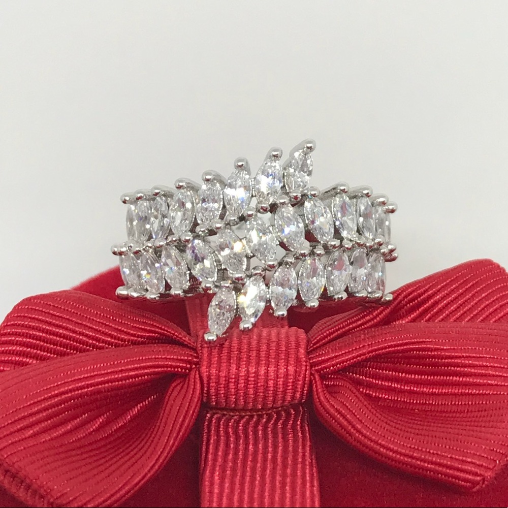 Silver white sapphire ring